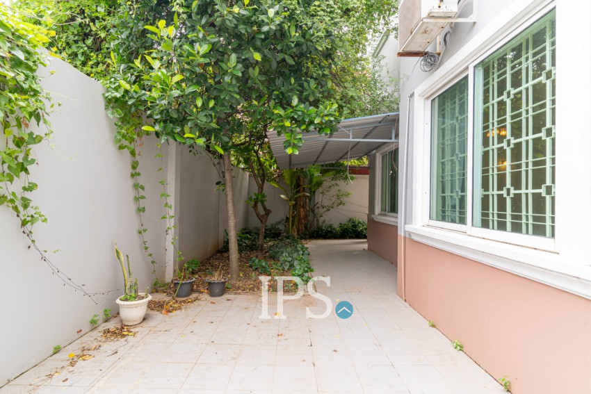 4 Bedroom Villa For Rent - Tonle Bassac, Phnom Penh