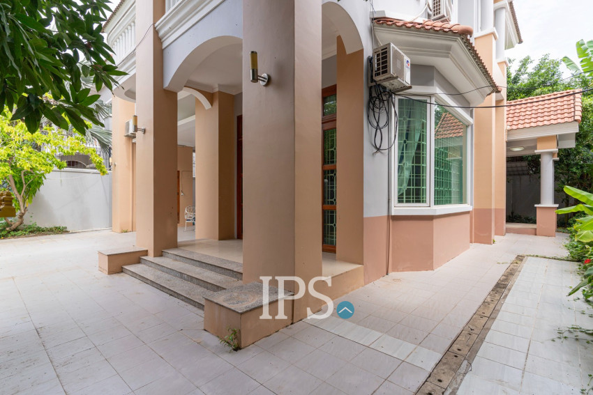 4 Bedroom Villa For Rent - Tonle Bassac, Phnom Penh