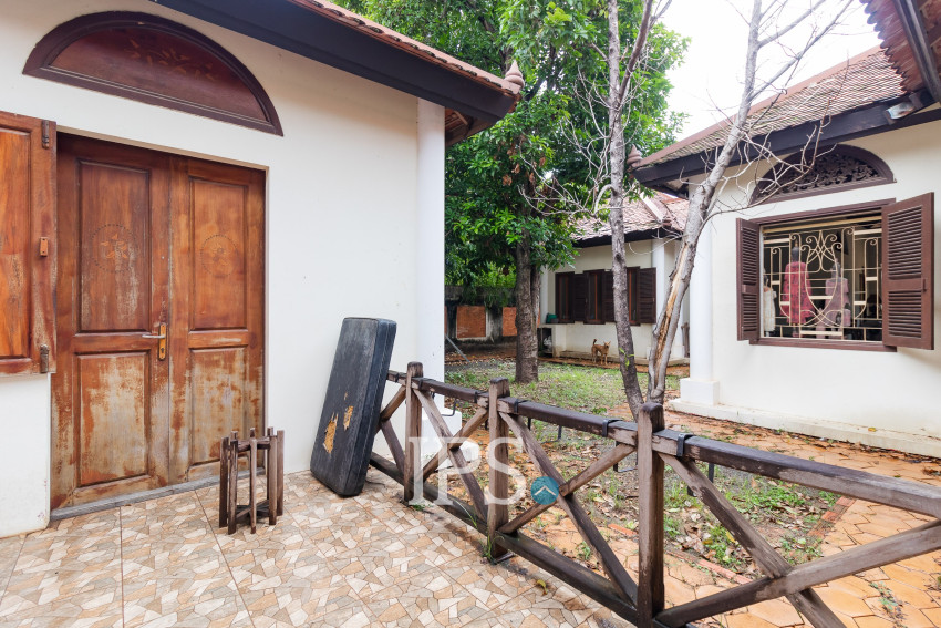 4 Bedroom Wooden House For Sale - Svay Dangkum, Siem Reap