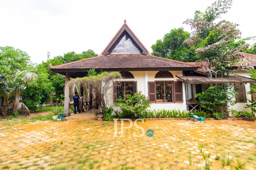 4 Bedroom Wooden House For Sale - Svay Dangkum, Siem Reap