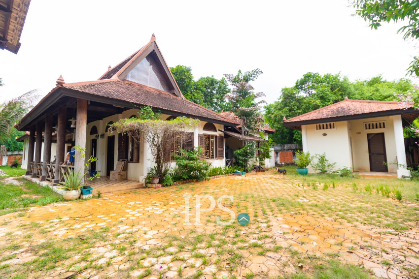 4 Bedroom Wooden House For Sale - Svay Dangkum, Siem Reap