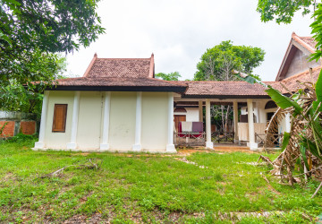 4 Bedroom Wooden House For Sale - Svay Dangkum, Siem Reap thumbnail