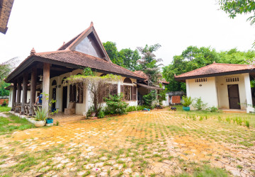 4 Bedroom Wooden House For Sale - Svay Dangkum, Siem Reap thumbnail