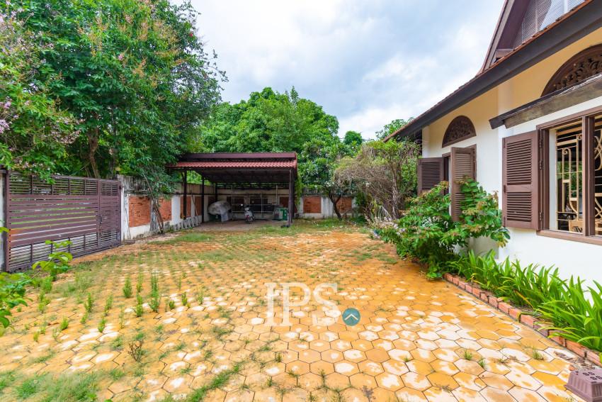 4 Bedroom Wooden House For Sale - Svay Dangkum, Siem Reap