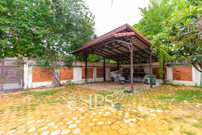 4 Bedroom Wooden House For Sale - Svay Dangkum, Siem Reap