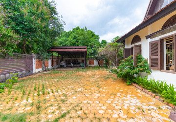 4 Bedroom Wooden House For Sale - Svay Dangkum, Siem Reap thumbnail