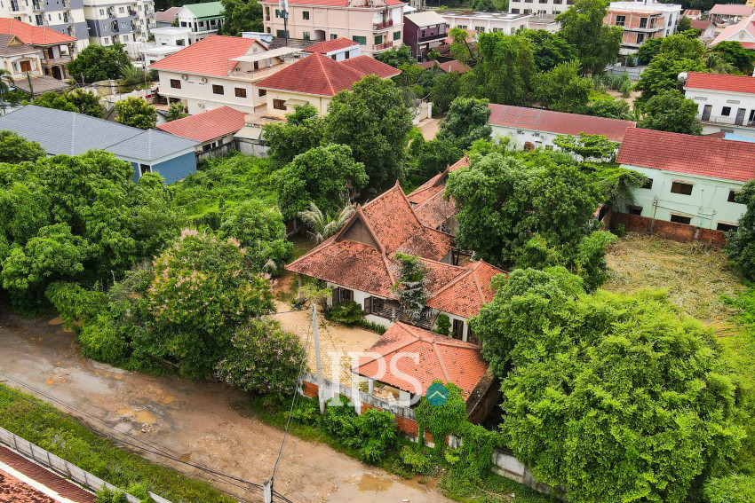 4 Bedroom Wooden House For Sale - Svay Dangkum, Siem Reap