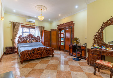 3 Bedroom Villa For Rent - Borey Chamkarmorn, Tonle Bassac, Phnom Penh thumbnail