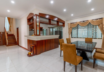 3 Bedroom Villa For Rent - Borey Chamkarmorn, Tonle Bassac, Phnom Penh thumbnail