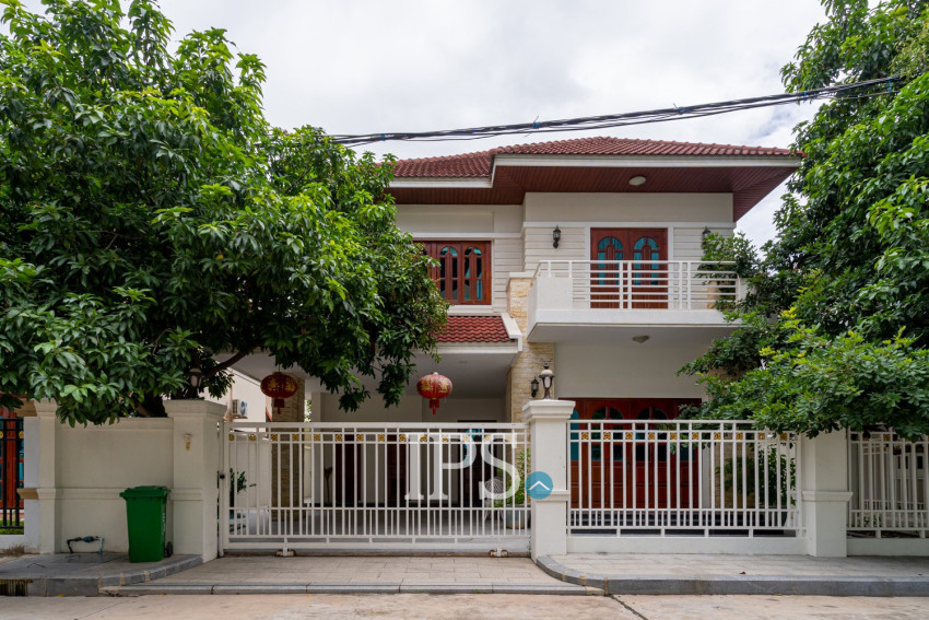 3 Bedroom Villa For Rent - Borey Chamkarmorn, Tonle Bassac, Phnom Penh