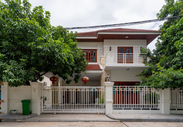 3 Bedroom Villa For Rent - Borey Chamkarmorn, Tonle Bassac, Phnom Penh thumbnail