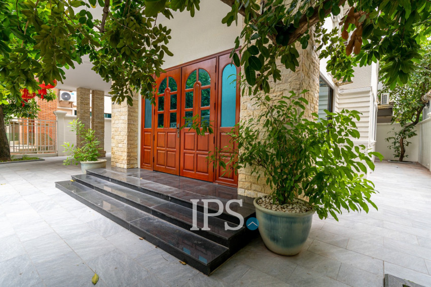 3 Bedroom Villa For Rent - Borey Chamkarmorn, Tonle Bassac, Phnom Penh