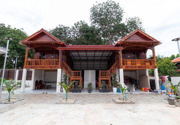 6 Bedroom Villa  Wooden House For Rent - Slor Kram, Siem Reap thumbnail