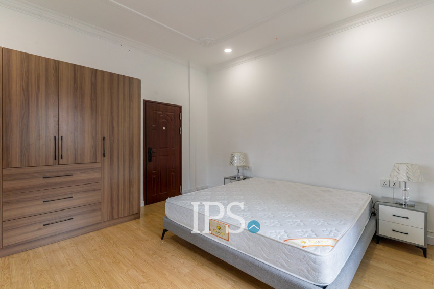 4 Bedroom Serviced Apartment For Rent - Beoung Raing, Phnom Penh