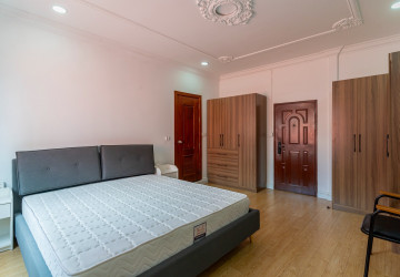 4 Bedroom Serviced Apartment For Rent - Beoung Raing, Phnom Penh thumbnail