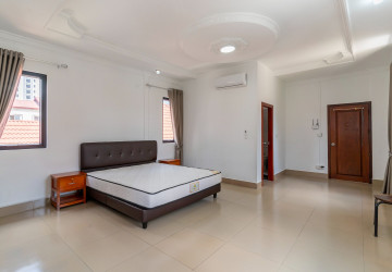 4 Bedroom Serviced Apartment For Rent - Beoung Raing, Phnom Penh thumbnail