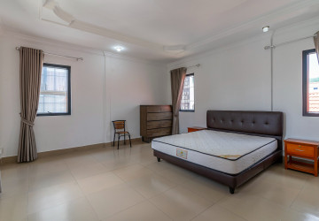 4 Bedroom Serviced Apartment For Rent - Beoung Raing, Phnom Penh thumbnail