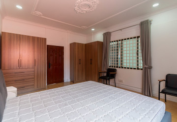 4 Bedroom Serviced Apartment For Rent - Beoung Raing, Phnom Penh thumbnail