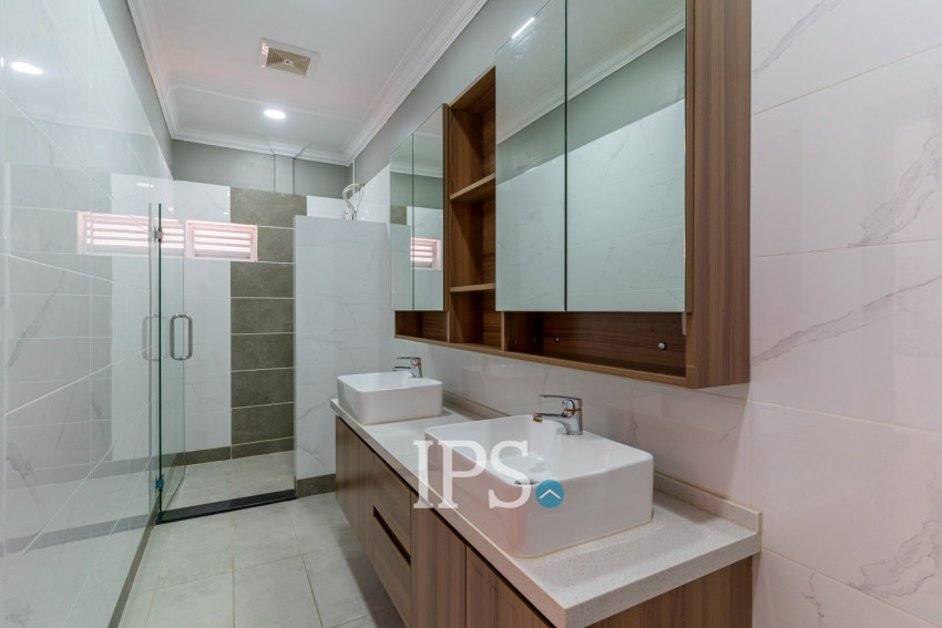 4 Bedroom Serviced Apartment For Rent - Beoung Raing, Phnom Penh