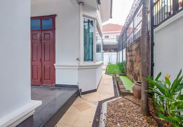 4 Bedroom Villa For Rent - Bassac Garden City, Tonle Bassac, Phnom Penh thumbnail