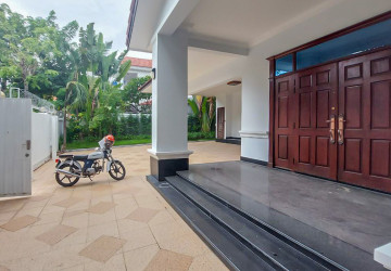 4 Bedroom Villa For Rent - Bassac Garden City, Tonle Bassac, Phnom Penh thumbnail