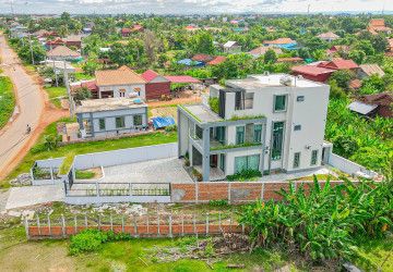 4 Bedroom Villa For Sale - Chreav, Siem Reap thumbnail