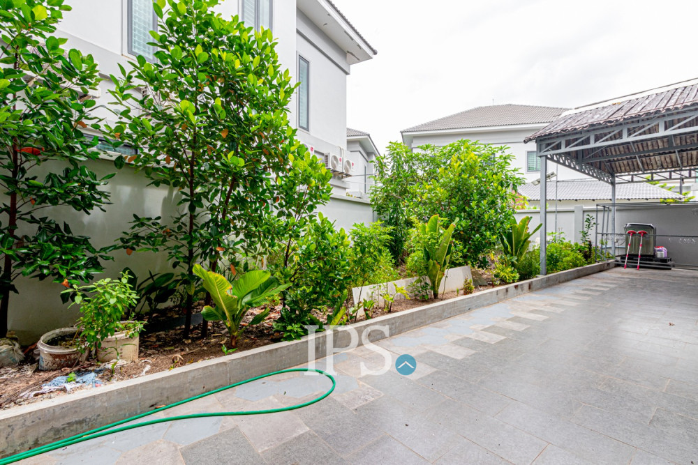 5 Bedroom Villa For Sale - Borey Tourism, Kandaek, Prasat Bakong, Siem Reap - Image 24