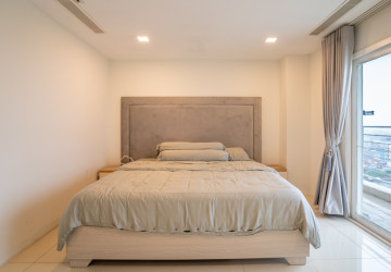 3 Bedroom Condo For Rent - Beoung Kak 1, Phnom Penh thumbnail