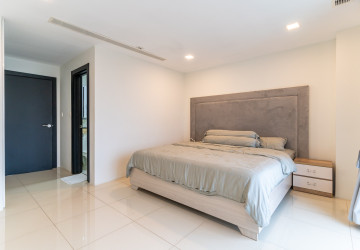 3 Bedroom Condo For Rent - Beoung Kak 1, Phnom Penh thumbnail