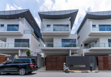 5 Bedroom Villa For Rent - Borey The Palms - Veal Sbov, Phnom Penh thumbnail