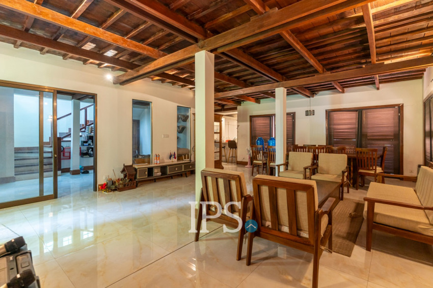 2 Bedroom Villa For Sale - Nirouth, Phnom Penh