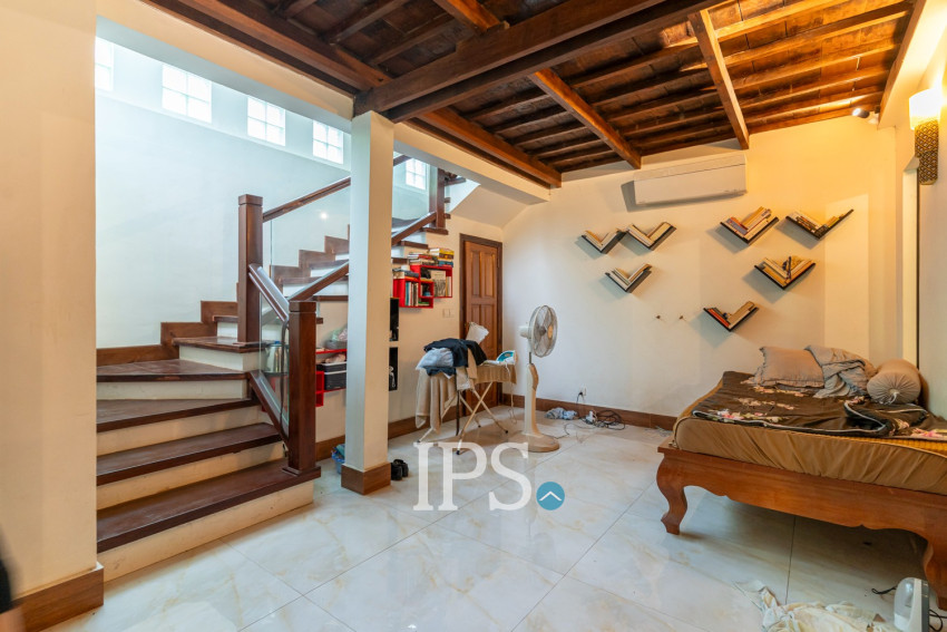 2 Bedroom Villa For Sale - Nirouth, Phnom Penh