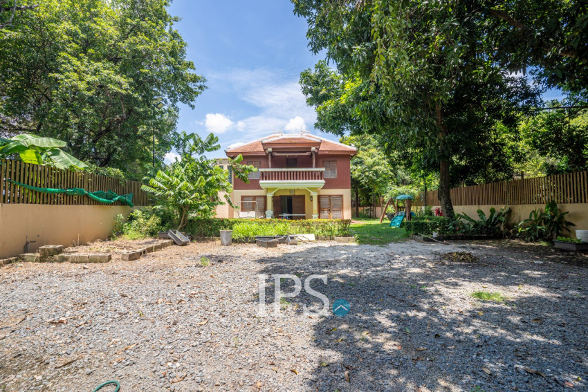 2 Bedroom Villa For Sale - Nirouth, Phnom Penh