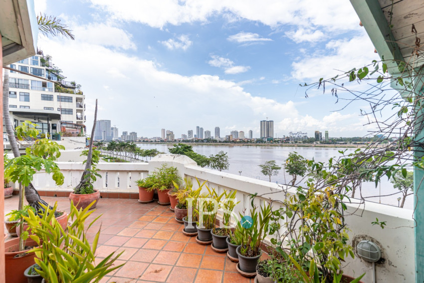 Renovated 2 Bedroom Colonial Apartment For Rent - Phsar Kandal 1, Phnom Penh