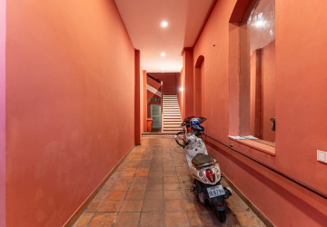 Renovated 2 Bedroom Colonial Apartment For Rent - Phsar Kandal 1, Phnom Penh thumbnail