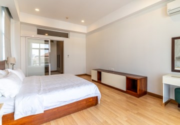 3 Bedroom Serviced Apartment For Rent - Tonle Bassac, Phnom Penh thumbnail