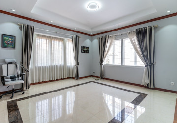 3 Bedroom Villa For Rent - Bassac Garden City, Tonle Bassac, Phnom Penh thumbnail