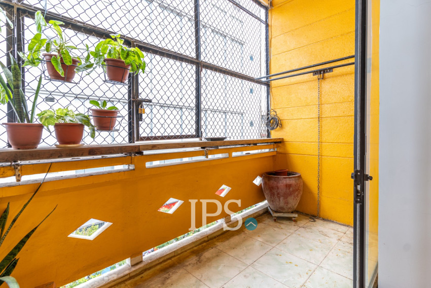 Renovated 1 Bedroom  Loft Apartment For Rent - Phsar Thmei 2, Phnom Penh