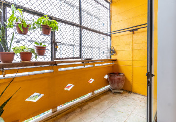 Renovated 1 Bedroom  Loft Apartment For Rent - Phsar Thmei 2, Phnom Penh thumbnail