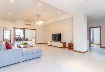 4 Bedroom Serviced Apartment For Rent - Tonle Bassac, Phnom Penh thumbnail