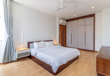 4 Bedroom Serviced Apartment For Rent - Tonle Bassac, Phnom Penh thumbnail