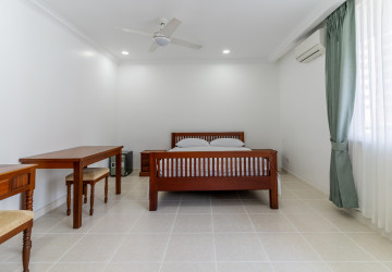 4 Bedroom Serviced Apartment For Rent - BKK1, Phnom Penh thumbnail