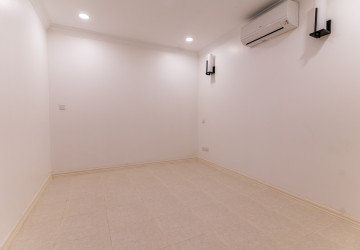 4 Bedroom Serviced Apartment For Rent - BKK1, Phnom Penh thumbnail