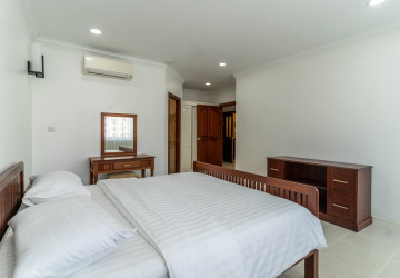 4 Bedroom Serviced Apartment For Rent - BKK1, Phnom Penh thumbnail