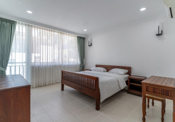 4 Bedroom Serviced Apartment For Rent - BKK1, Phnom Penh thumbnail