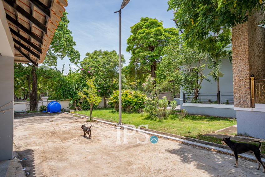 11 Bedroom Villa For Rent - Kep Province