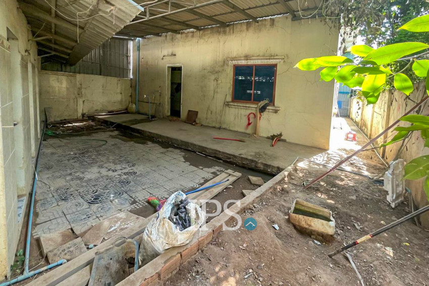 351 Sqm Land with Warehouse For  Sale - Samraong Kraom, Phnom Penh