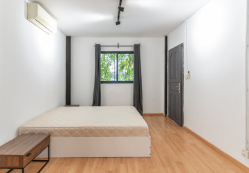 Renovated 1 Bedroom Apartment For Rent - Tonle Bassac, Phnom Penh thumbnail