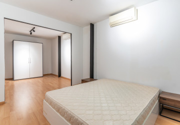 Renovated 1 Bedroom Apartment For Rent - Tonle Bassac, Phnom Penh thumbnail