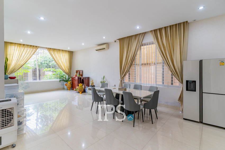 4 Bedroom Villa For Rent - Boeung Kak 1, Phnom Penh